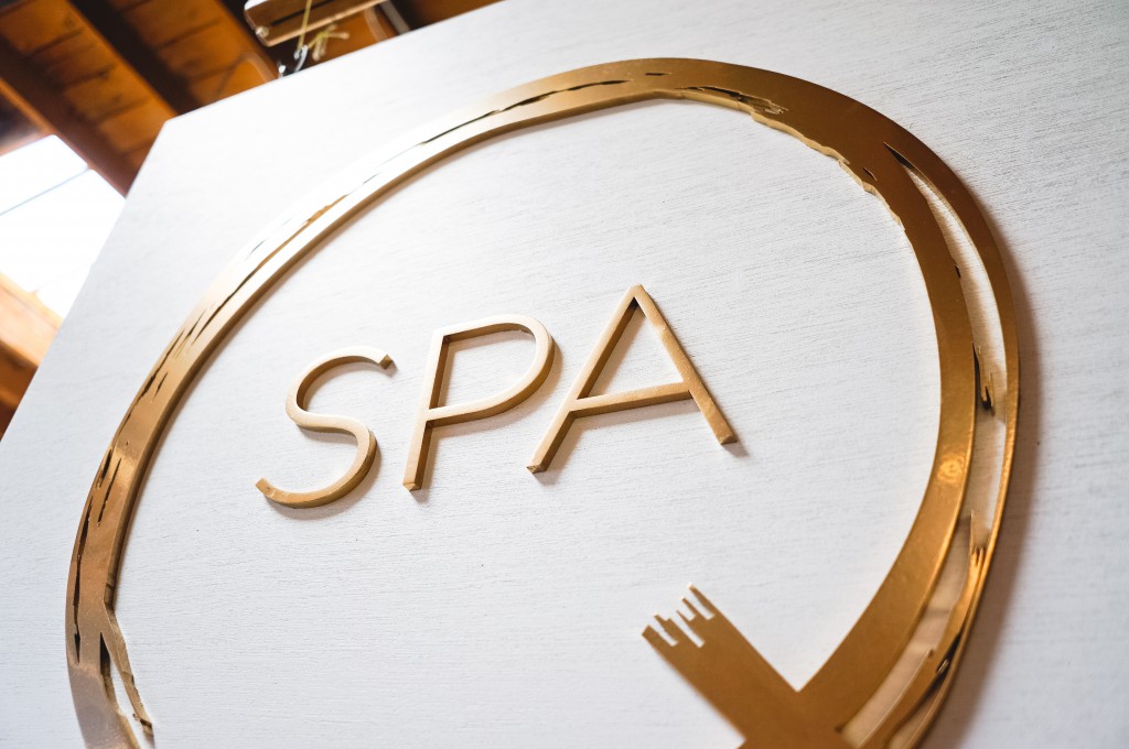 Q Spa Sign