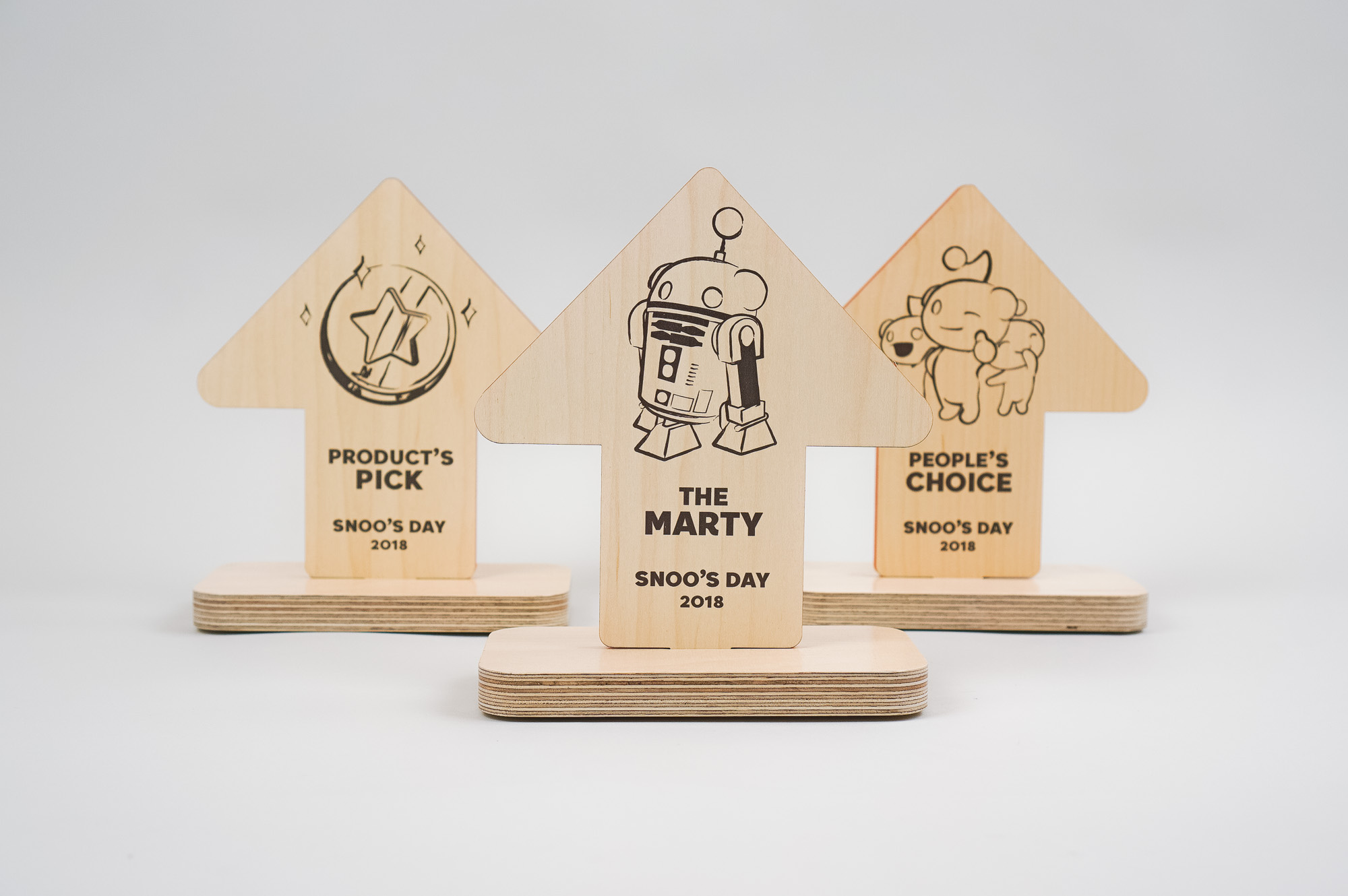 Custom wood arrow shaped 2018 team awards for Reddit, an American social news aggregation, web content rating, and discussion website. Custom wood arrow shaped 2018 team awards for Reddit, an American social news aggregation, web content rating, and discussion website.