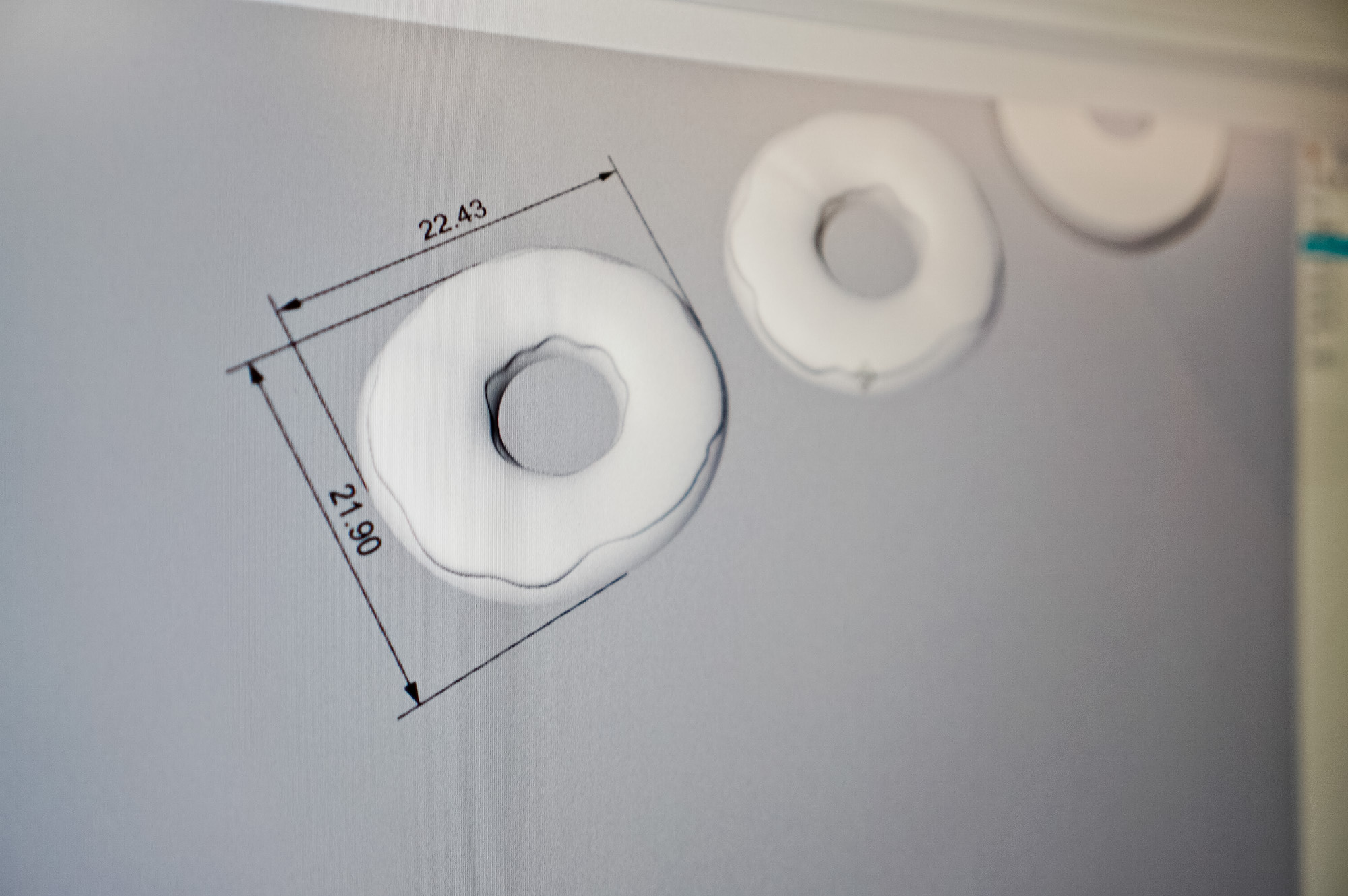 donut-1-cutting-rendering