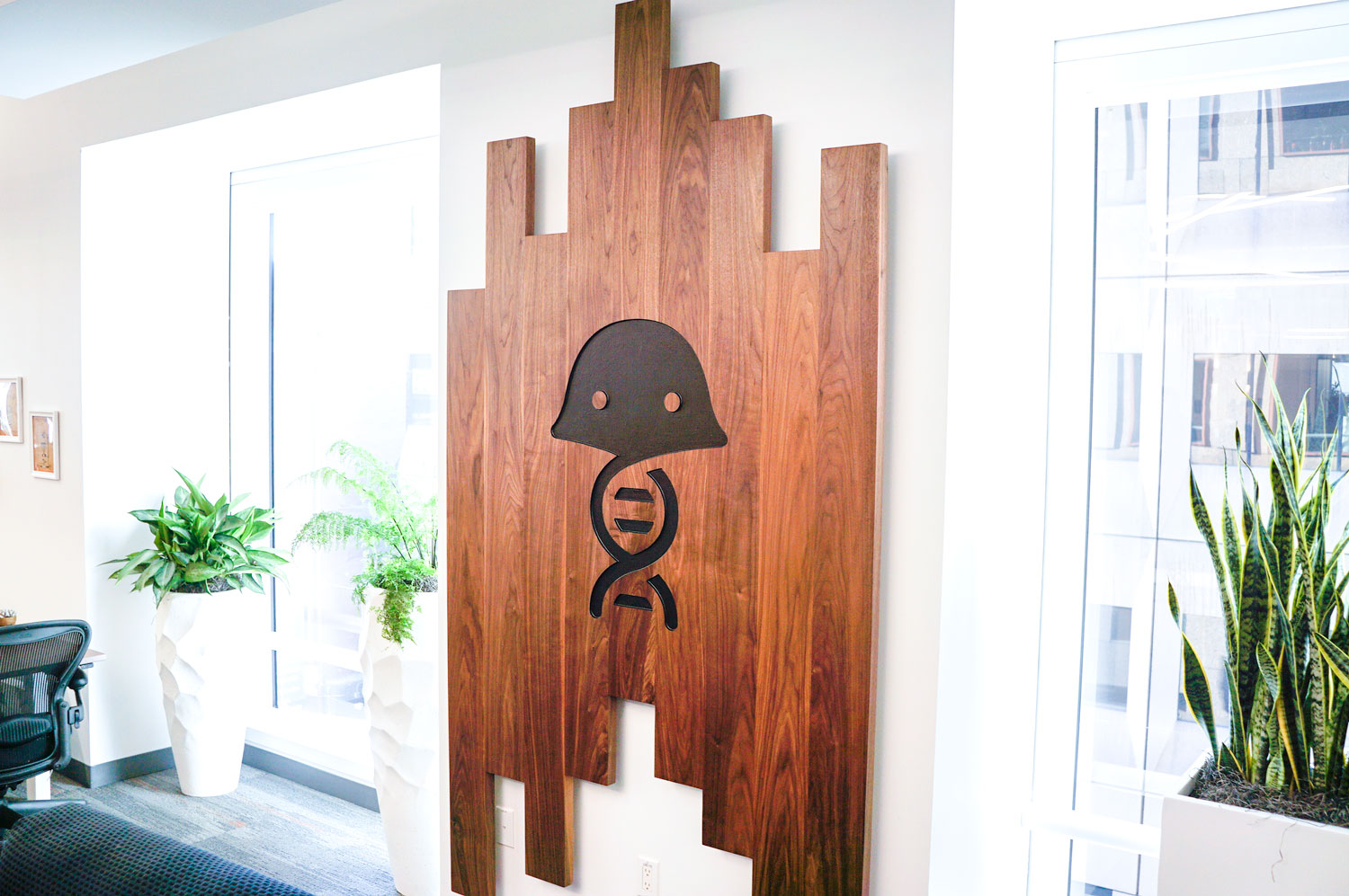 Solid walnut slat sign with engraved jellyfish for the office of Benchling, a San Francisco based company working on a unified platform to accelerate, measure, and forecast R&D from discovery through bioprocessing. Solid walnut slat sign with engraved jellyfish for the office of Benchling, a San Francisco based company working on a unified platform to accelerate, measure, and forecast R&D from discovery through bioprocessing.