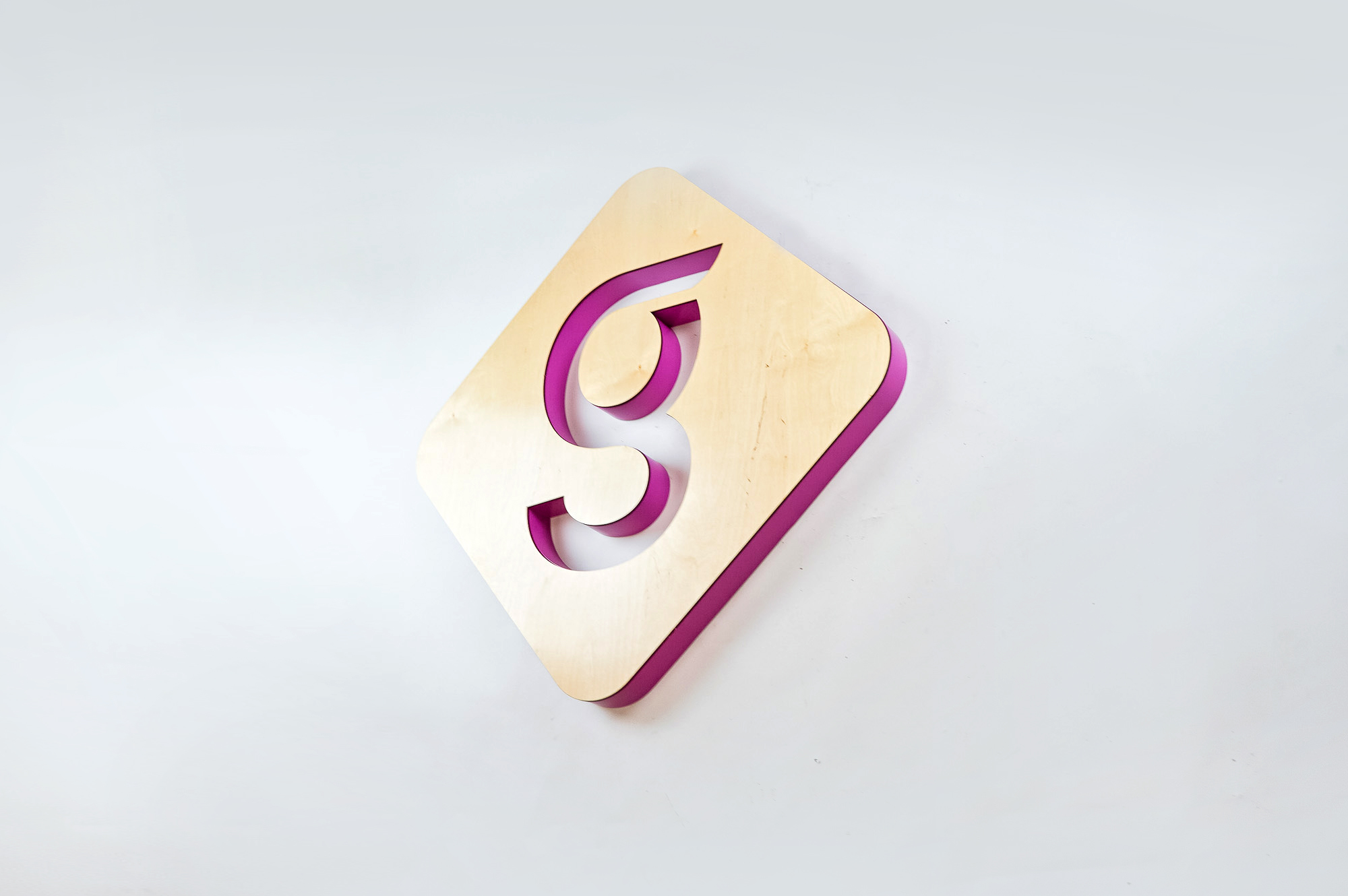 Light wood sign with colored edges on living wall for the lobby of Getaround, an online car sharing or peer-to-peer carsharing service. Light wood sign with colored edges on living wall for the lobby of Getaround, an online car sharing or peer-to-peer carsharing service.