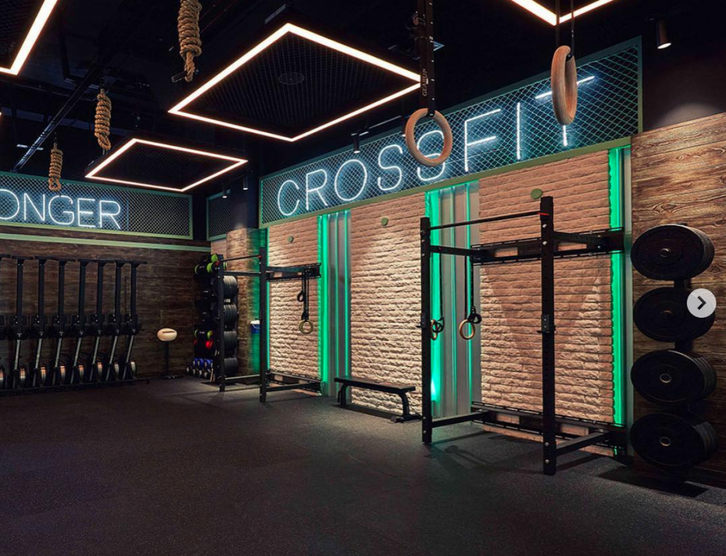 Neon, industrial-style Crossfit sign on cage at the T23 gym in Qatar. (Photo: T23)