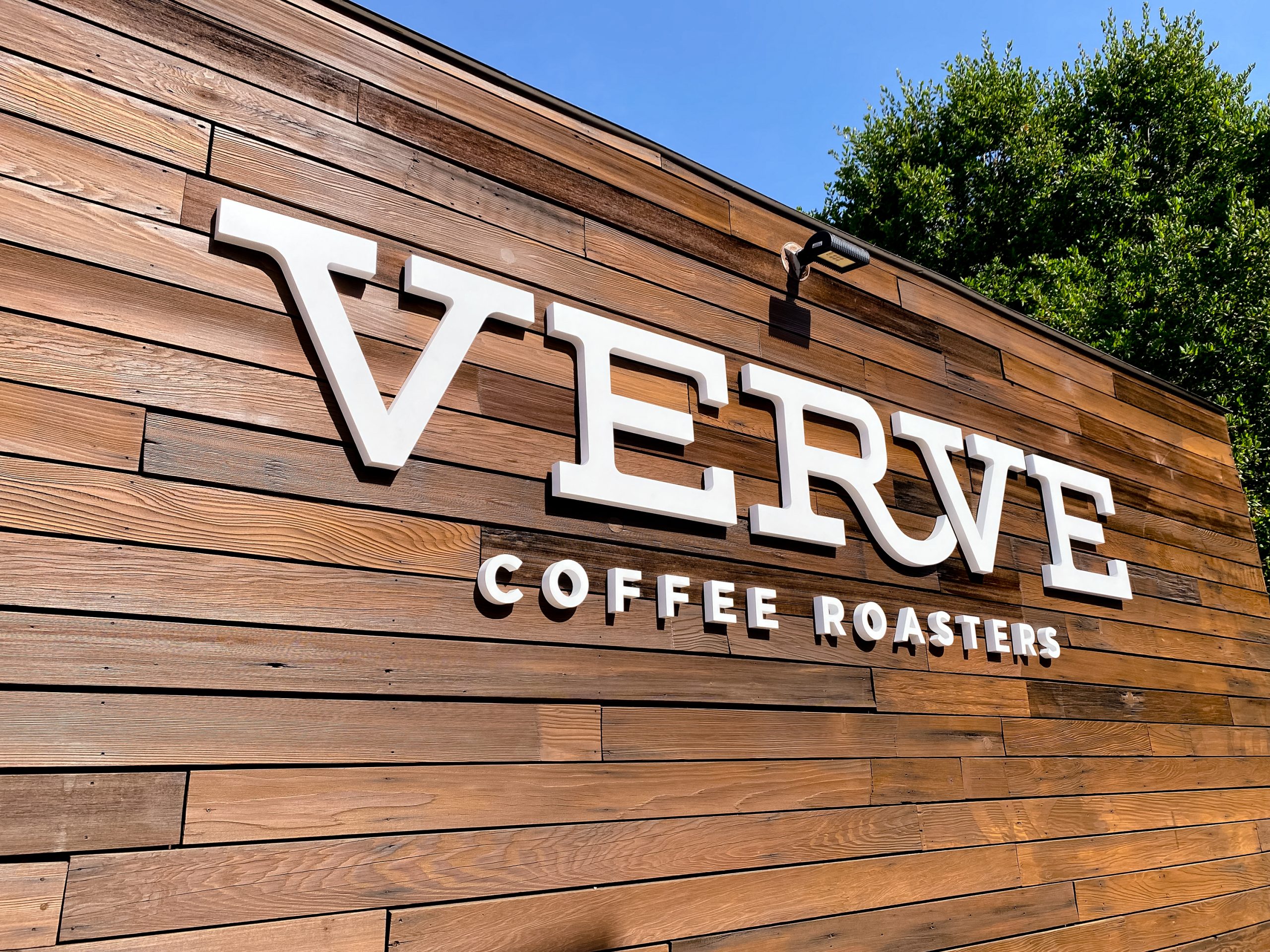 verve-wood-wall-sign-closeup1