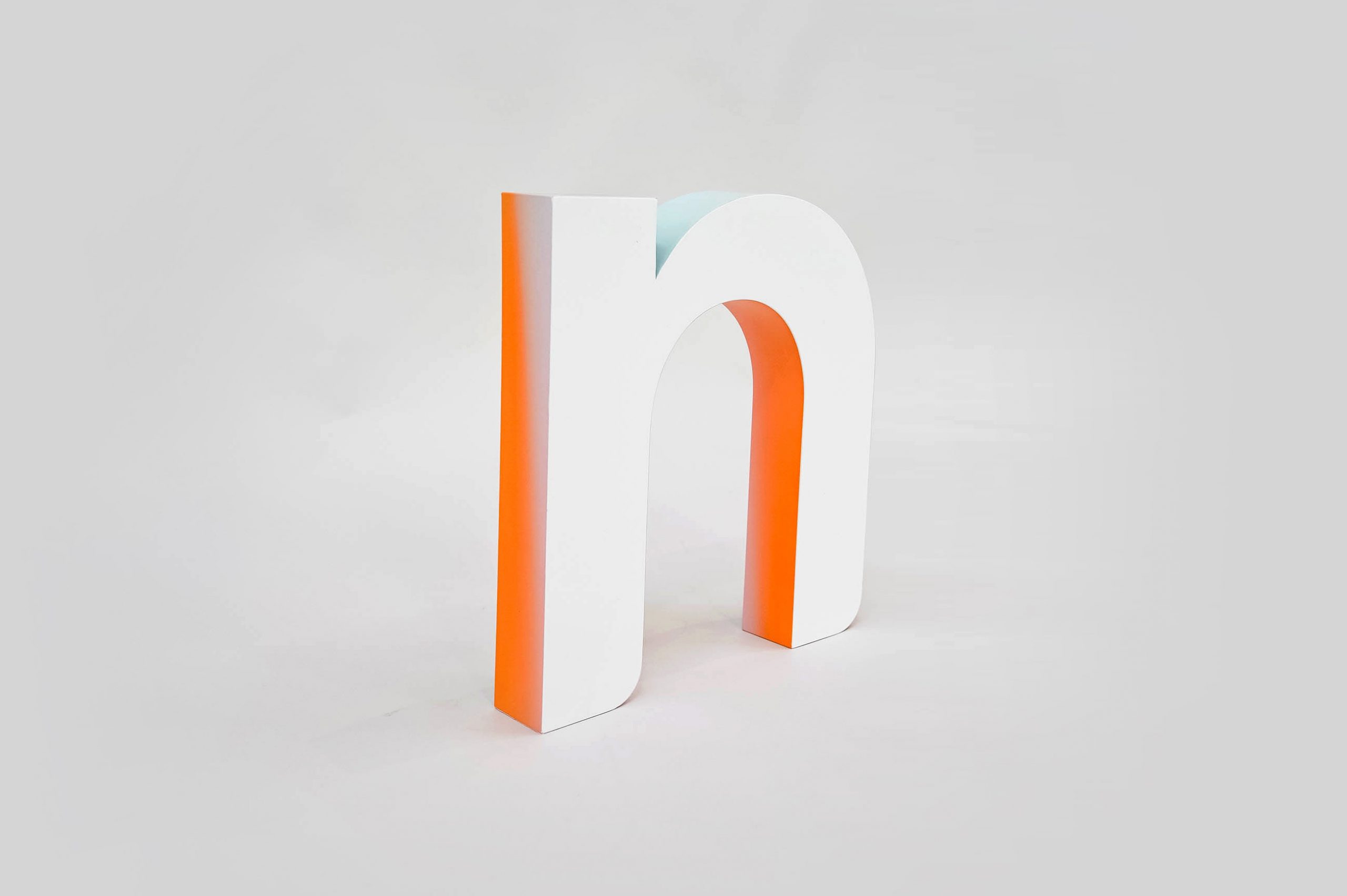 front-app-gradient-edge-sign-closeup