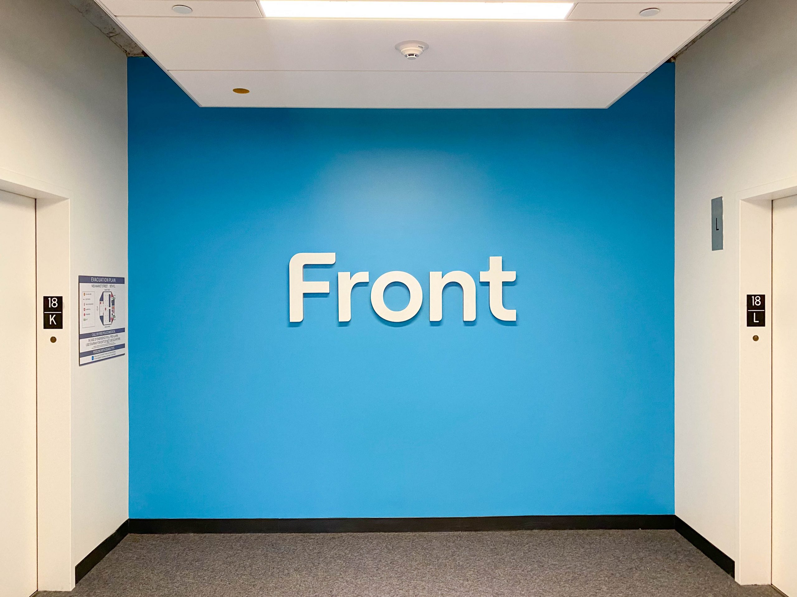 front-app-gradient-edge-sign-elevator-wall