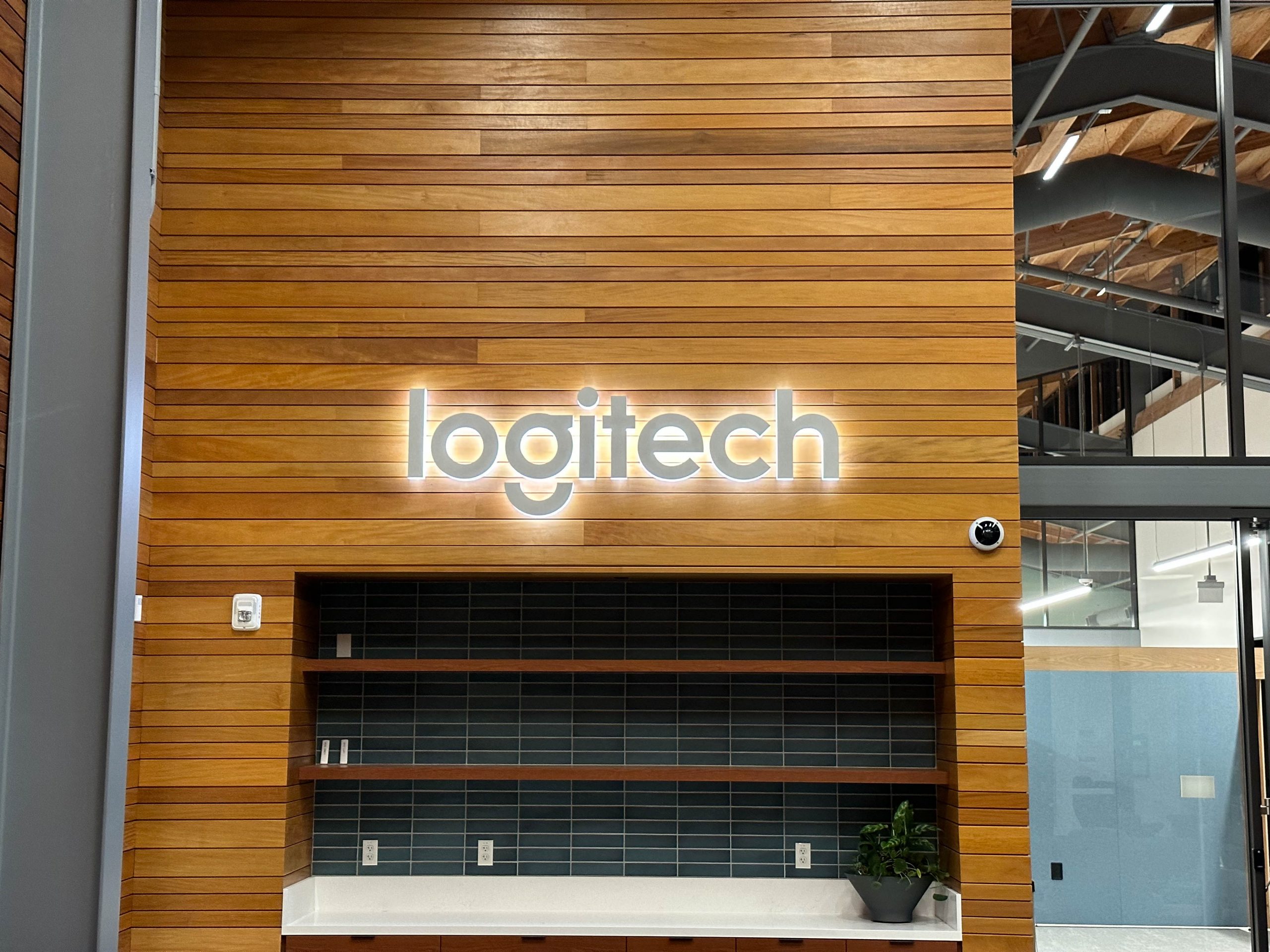 logitech-illuminated-lobby-sign-7