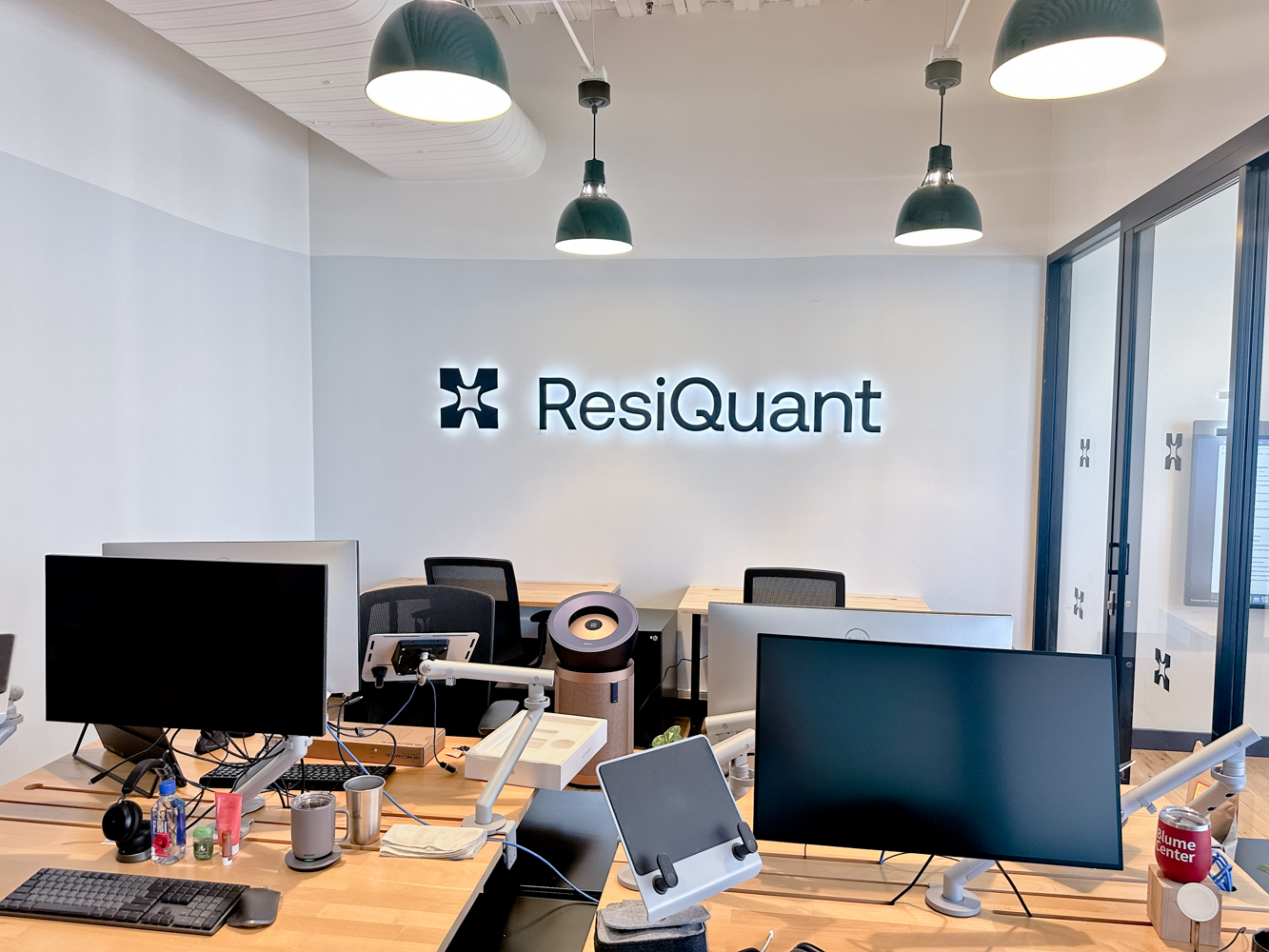 resiquant-illuminated-sign-wide3