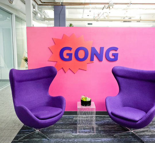 Gong, Lobby Sign