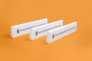 White and navy blue wood retail signs for Holderness & Bourne, a premium golf apparel and accessories company. White and navy blue wood retail signs for Holderness & Bourne, a premium golf apparel and accessories company.