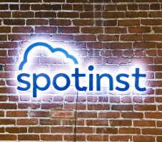 Spotinst Illuminated Sign