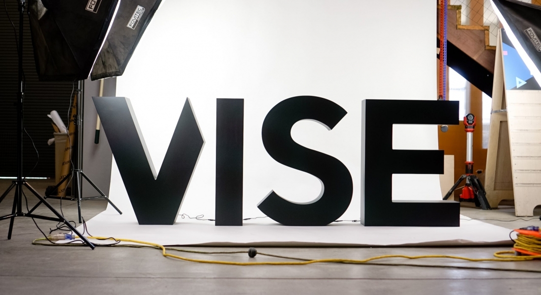 Top 10 Signs, Eighth Edition: Frozen Yogurt, Mirrors, and Mythical Creatures